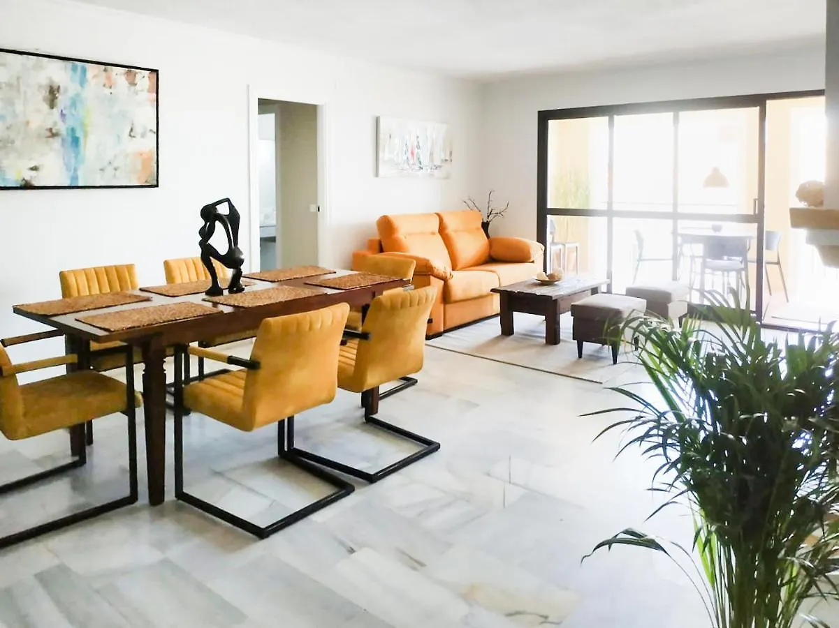 HomelyStay- Marbella, Puerto Banus España